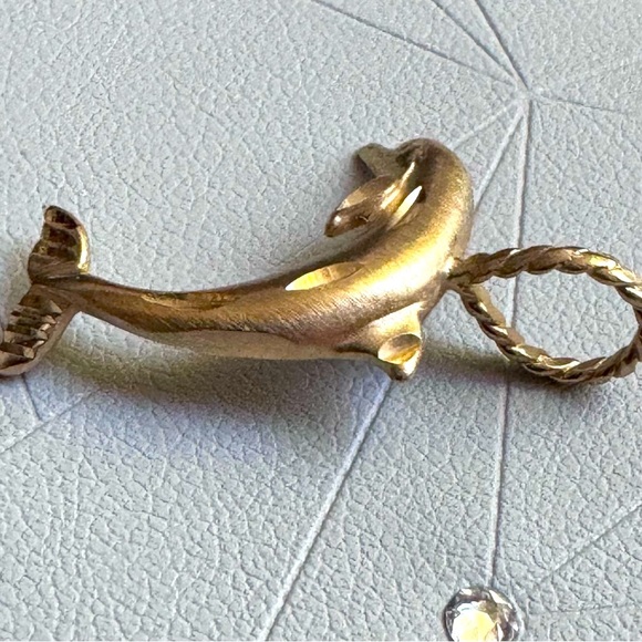 🐬 Stunning Vintage 14K Yellow Gold Dolphin Charm for Necklace and/or Bracelet - Picture 7 of 11